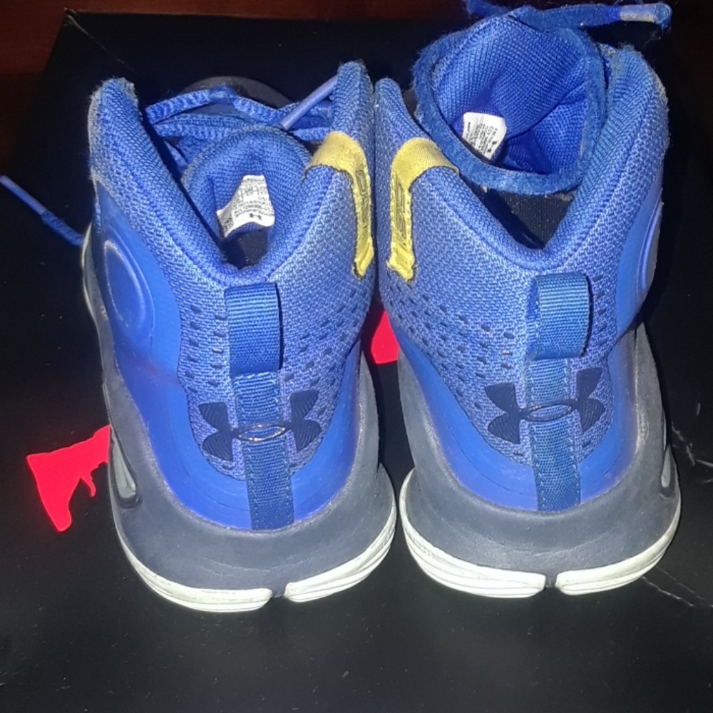 STEPH CURRYS - Picture 4 of 5